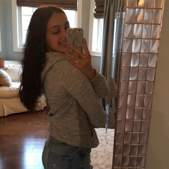 Garage front knit hoodie - Picture 2 of 3